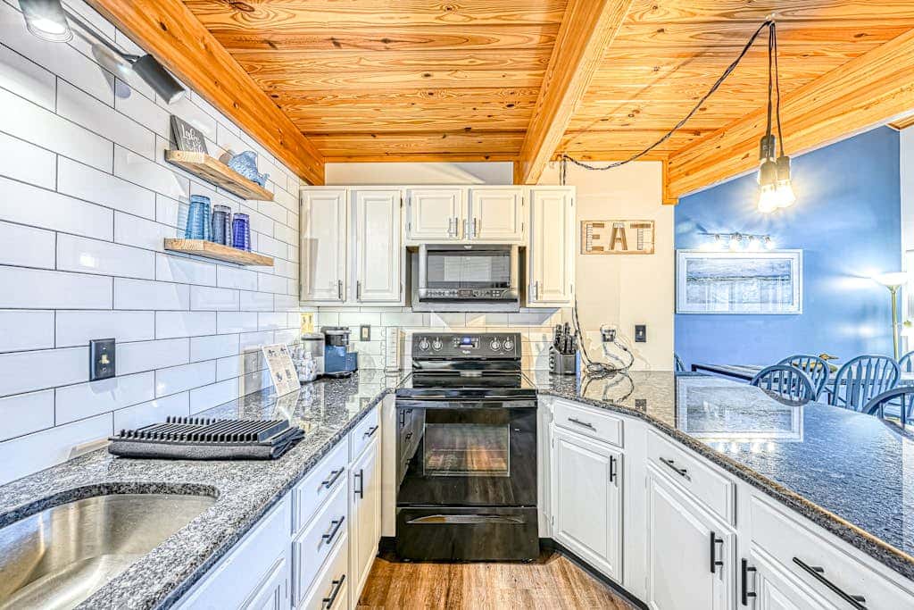 Modern Charming 3BR Condo - LAKE VIEW - McHenry
