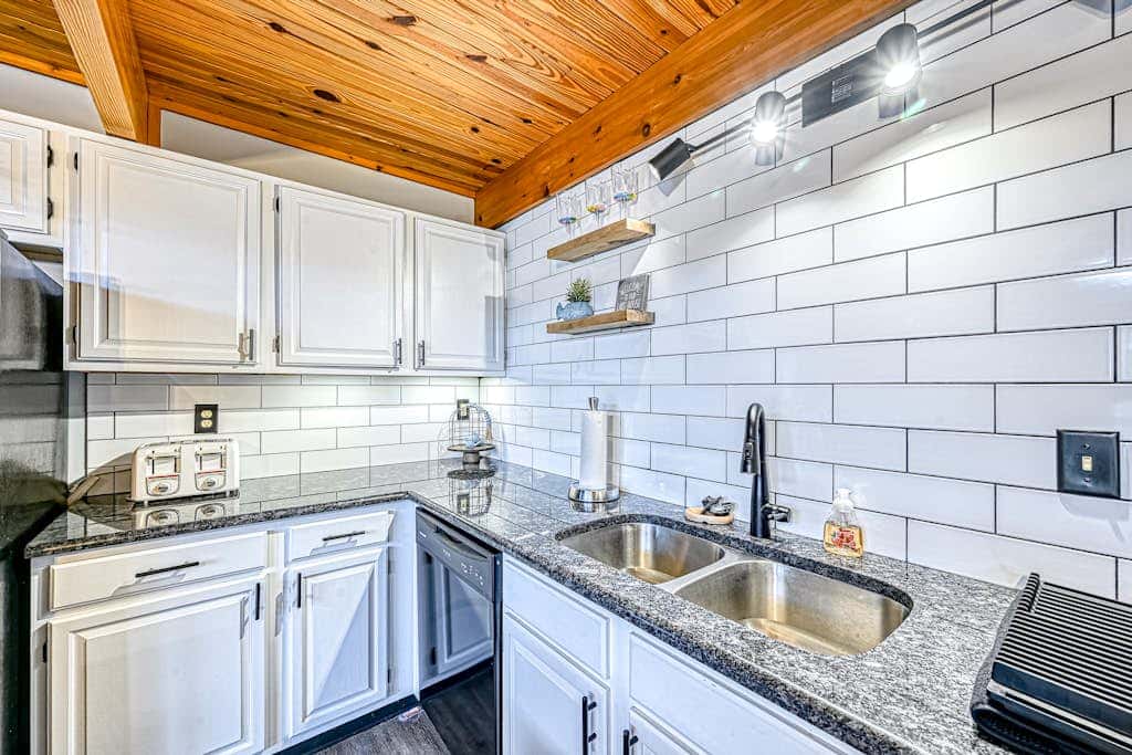 Modern Charming 3BR Condo - LAKE VIEW - McHenry