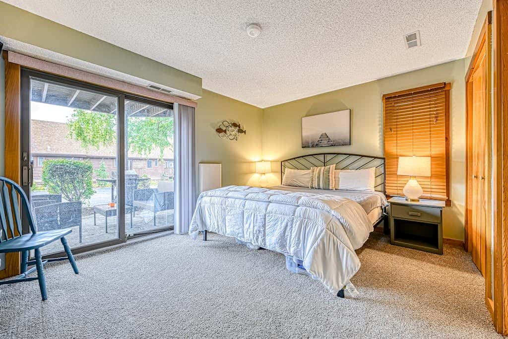 Modern Charming 3BR Condo - LAKE VIEW - McHenry