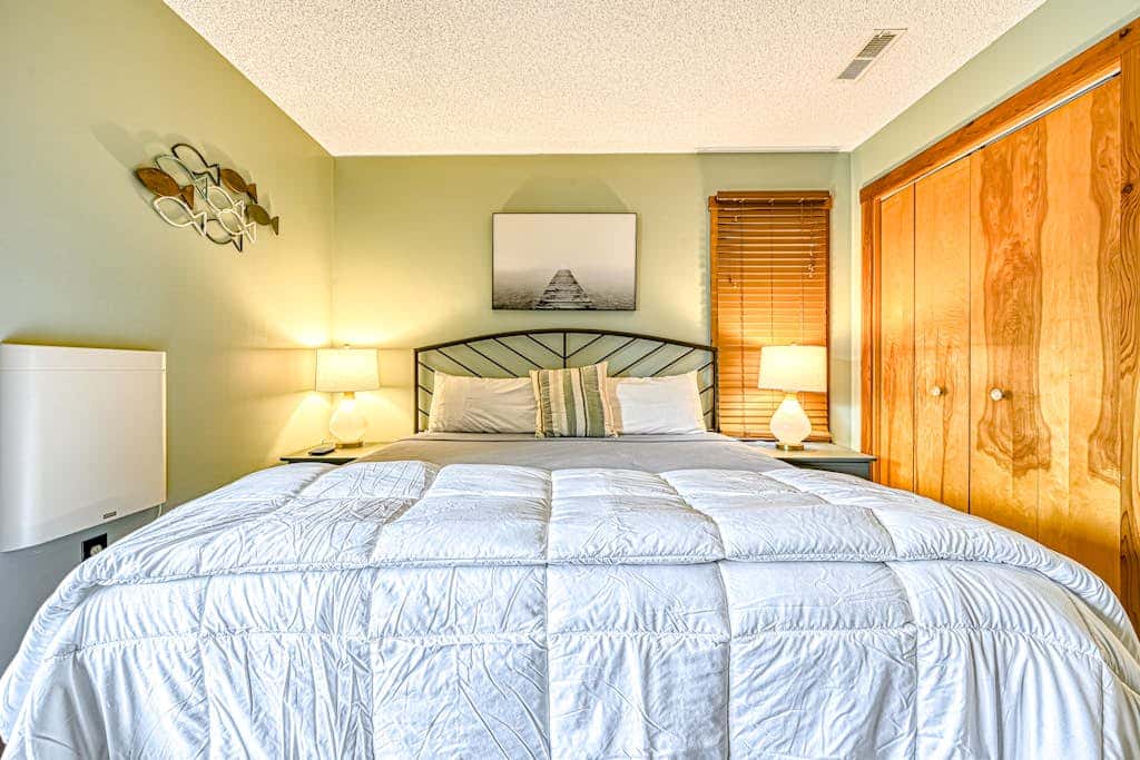 Modern Charming 3BR Condo - LAKE VIEW - McHenry
