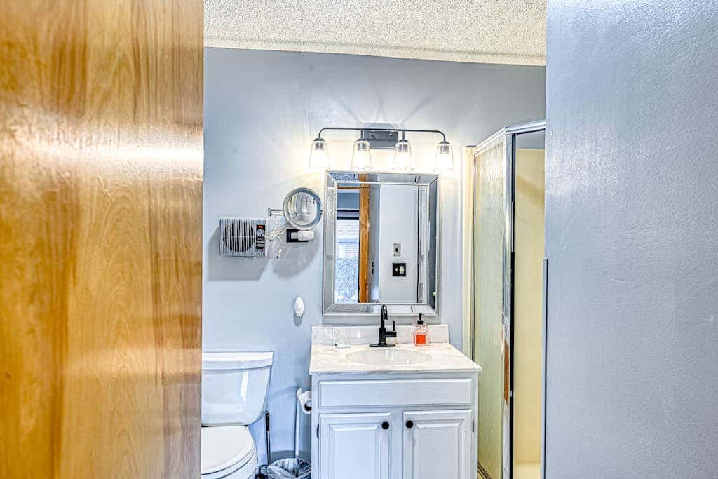 Modern Charming 3BR Condo - LAKE VIEW - McHenry
