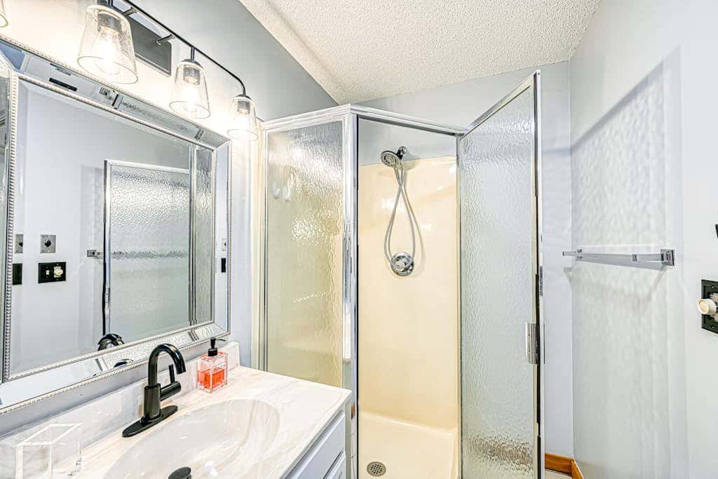 Modern Charming 3BR Condo - LAKE VIEW - McHenry