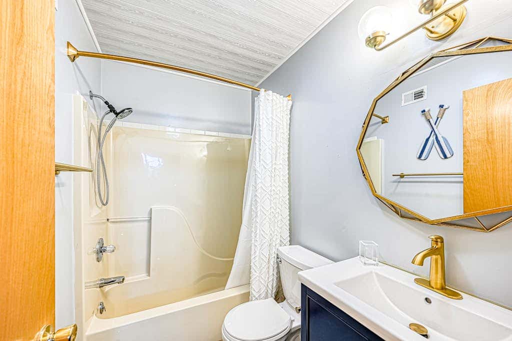 Modern Charming 3BR Condo - LAKE VIEW - McHenry