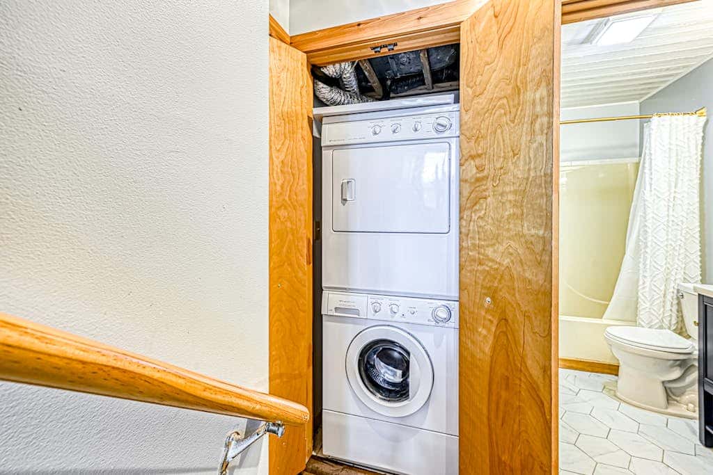 Modern Charming 3BR Condo - LAKE VIEW - McHenry