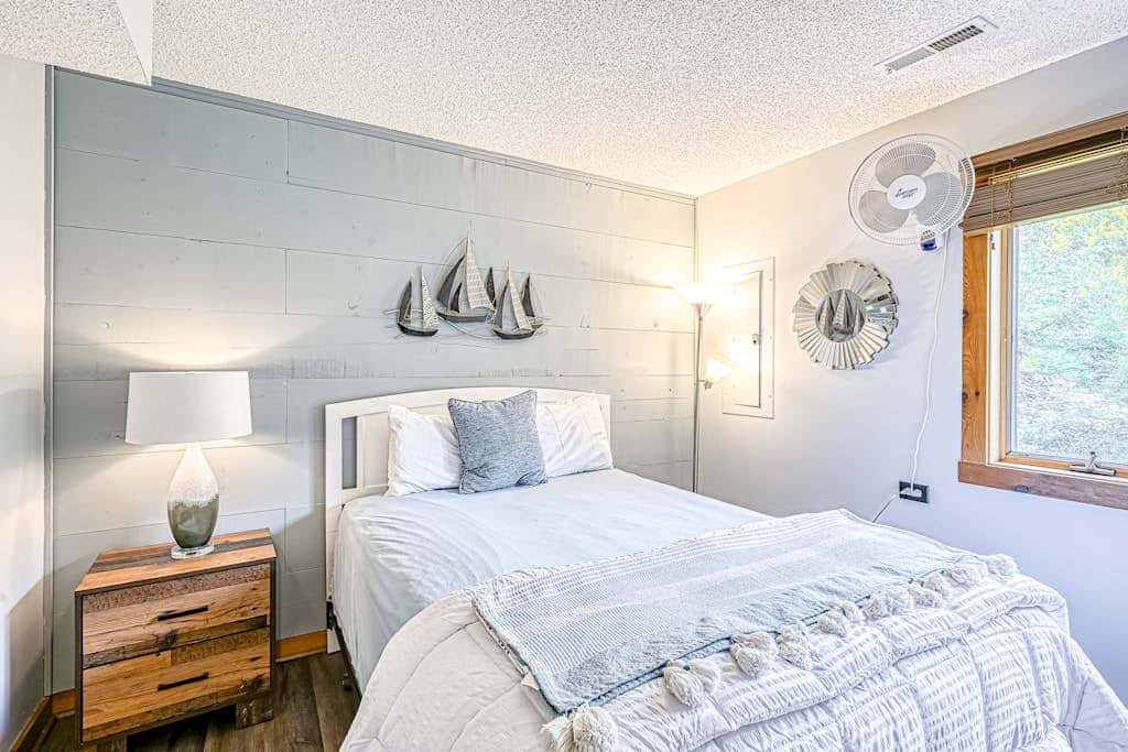 Modern Charming 3BR Condo - LAKE VIEW - McHenry