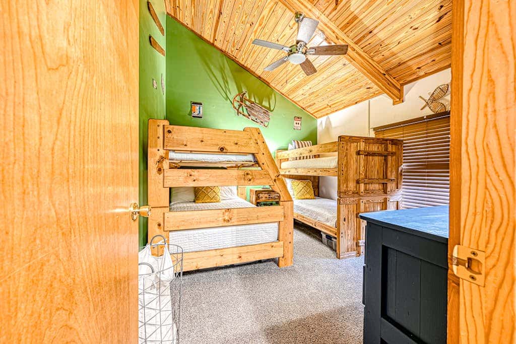 Modern Charming 3BR Condo - LAKE VIEW - McHenry