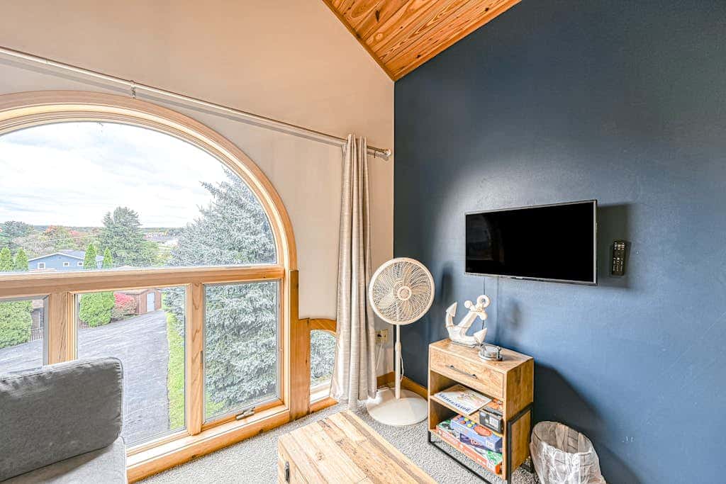 Modern Charming 3BR Condo - LAKE VIEW - McHenry