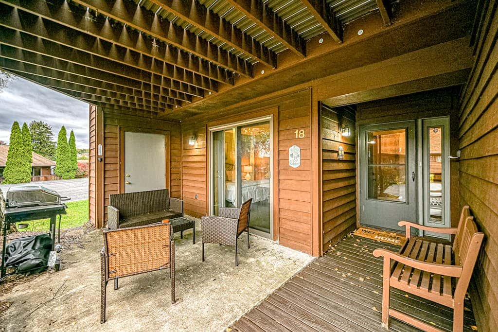 Modern Charming 3BR Condo - LAKE VIEW - McHenry
