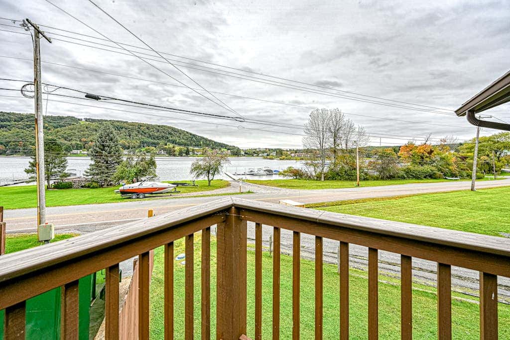 Modern Charming 3BR Condo - LAKE VIEW - McHenry
