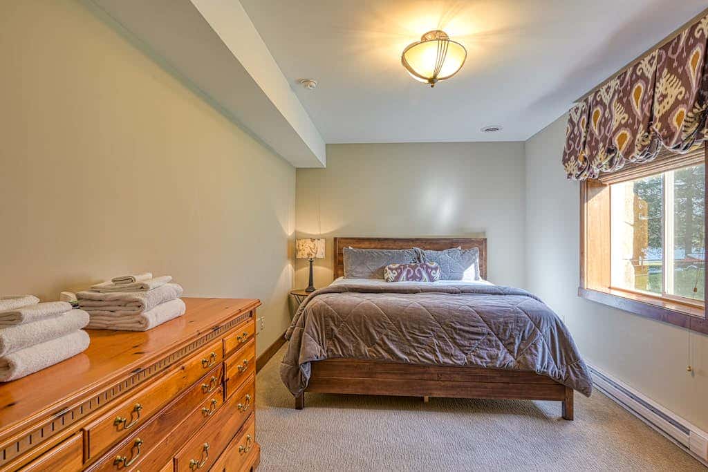 Rustic 3BR Condo - LAKE VIEW - Swanton