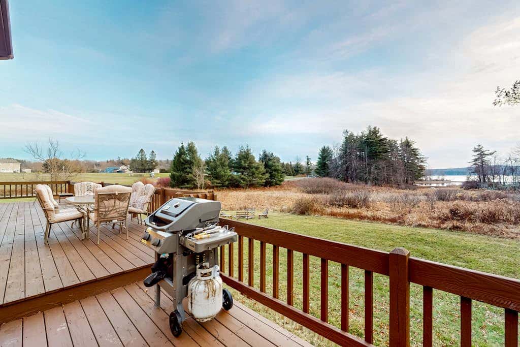 Charming 4BR Lodge - HOT TUB - Swanton