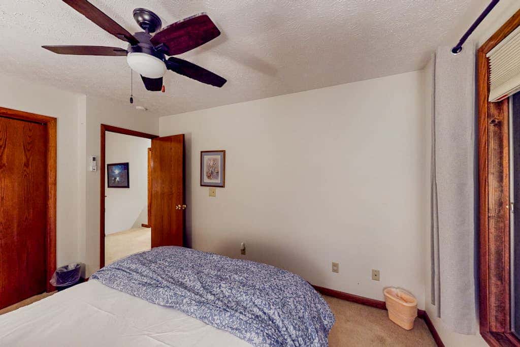 Charming 4BR Lodge - HOT TUB - Swanton