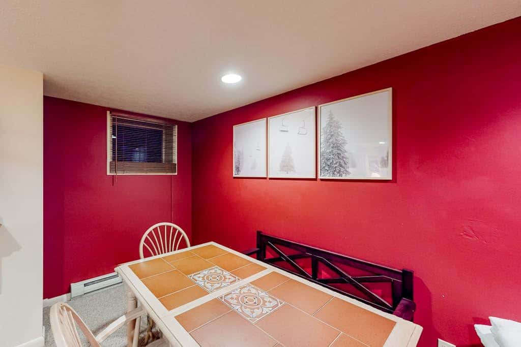 Charming 4BR Lodge - HOT TUB - Swanton