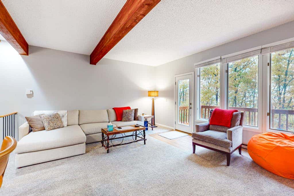 Woodsy 2BR Townhome- SKI VIEW - McHenry