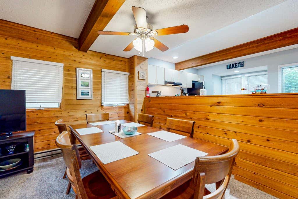 Woodsy 2BR Townhome- SKI VIEW - McHenry