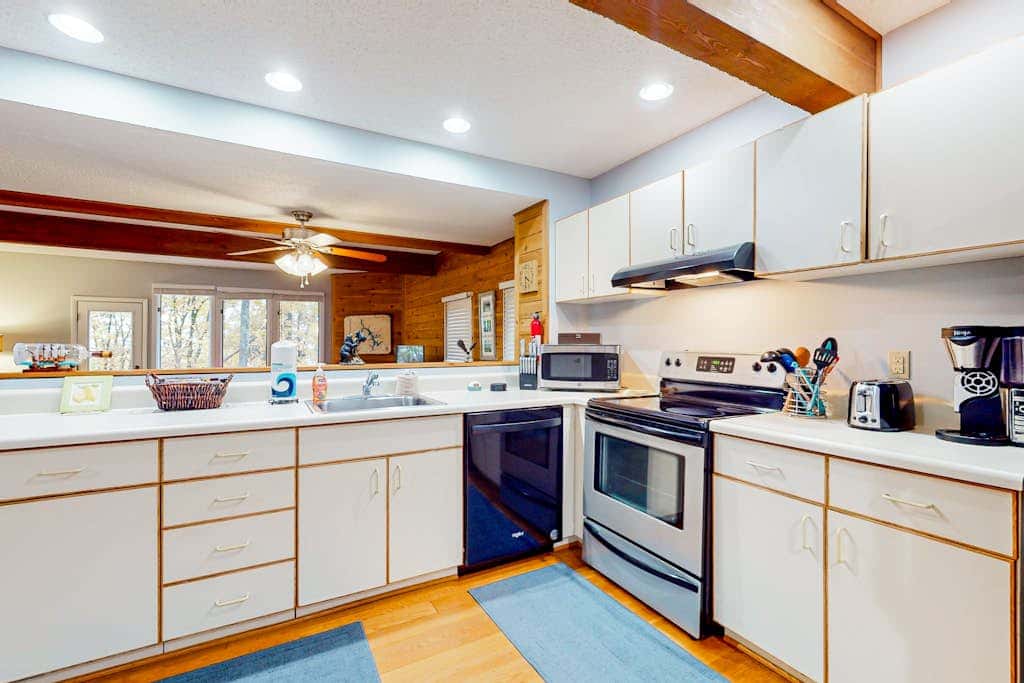 Woodsy 2BR Townhome- SKI VIEW - McHenry