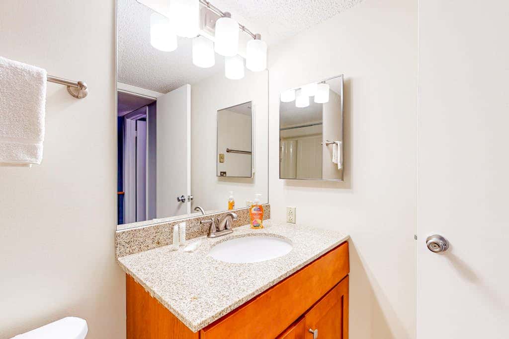 Woodsy 2BR Townhome- SKI VIEW - McHenry