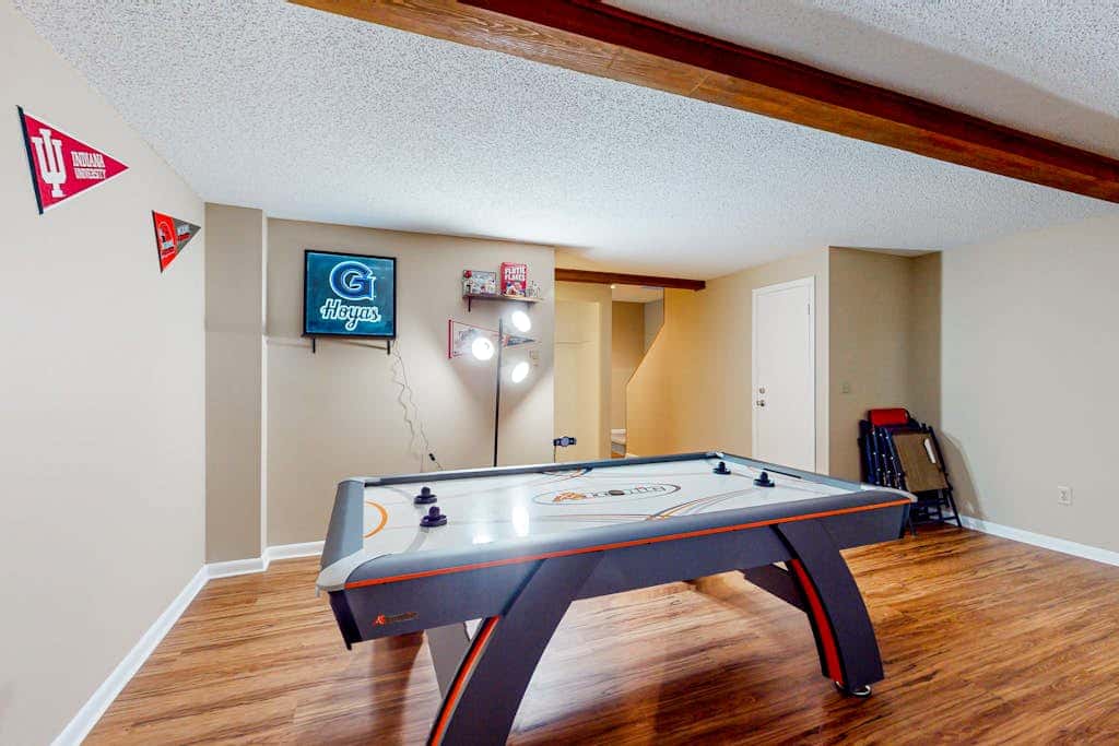 Woodsy 2BR Townhome- SKI VIEW - McHenry