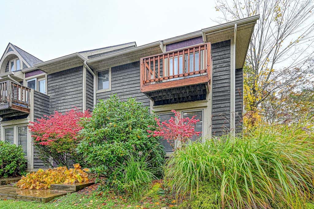Woodsy 2BR Townhome- SKI VIEW - McHenry