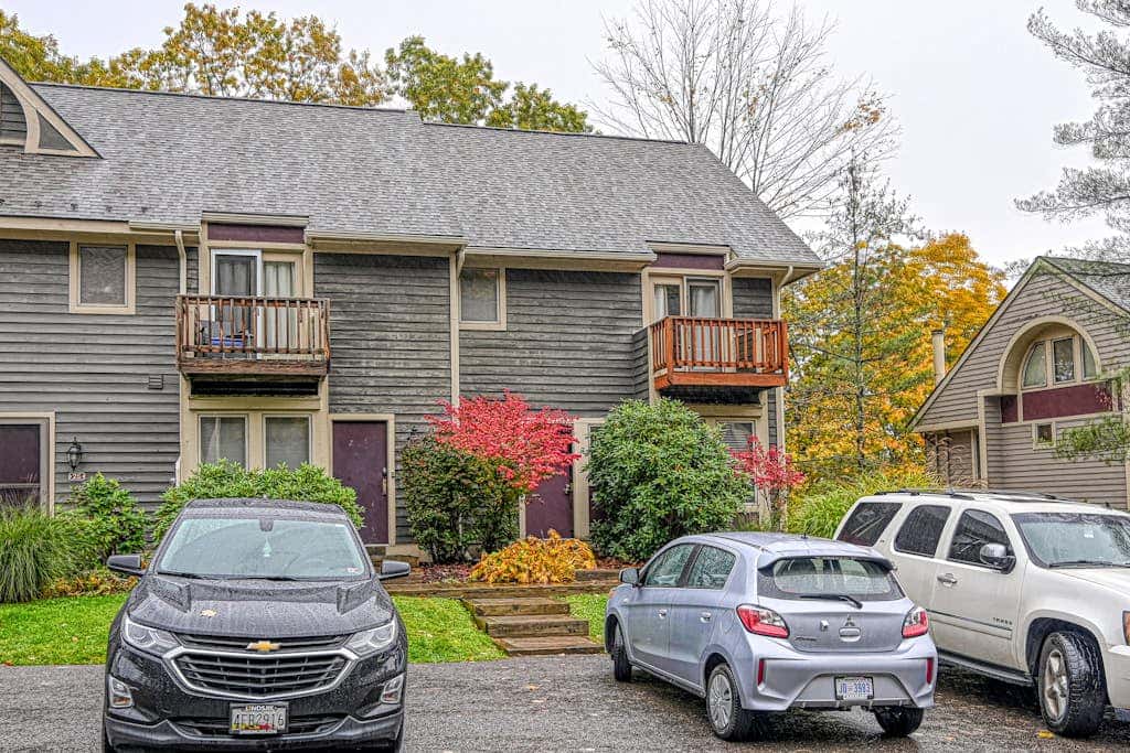 Woodsy 2BR Townhome- SKI VIEW - McHenry
