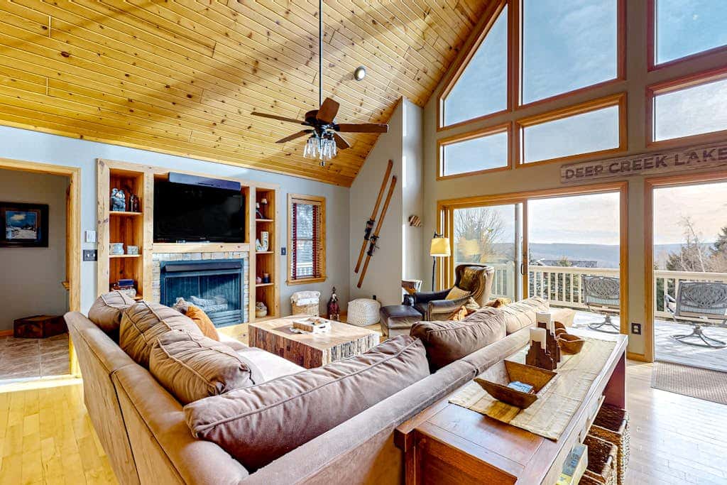 5BR - Chalet - Hot Tub