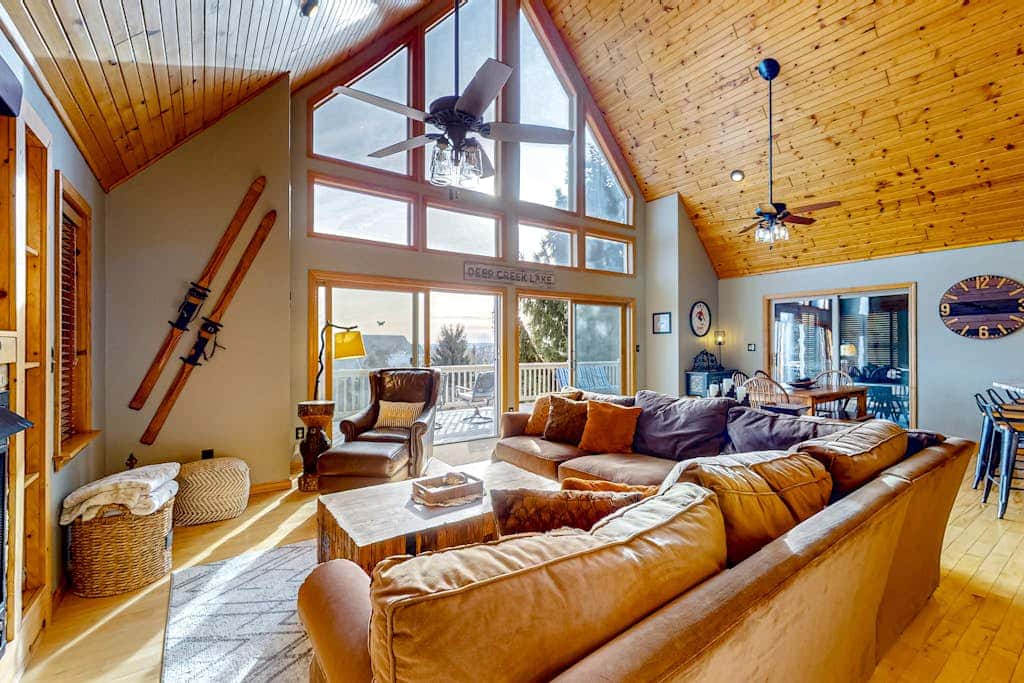 5BR - Chalet - Hot Tub