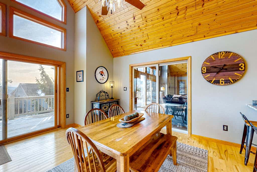 5BR - Chalet - Hot Tub