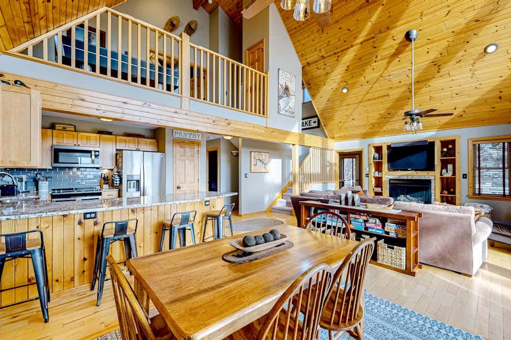 5BR - Chalet - Hot Tub