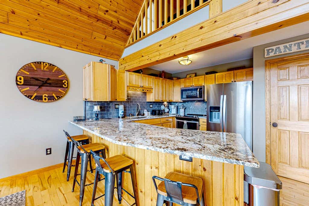 5BR - Chalet - Hot Tub