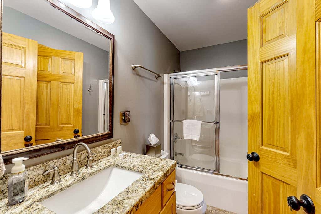 5BR - Chalet - Hot Tub