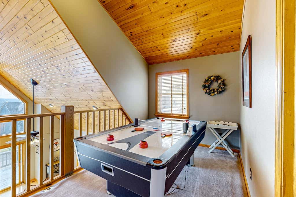 5BR - Chalet - Hot Tub