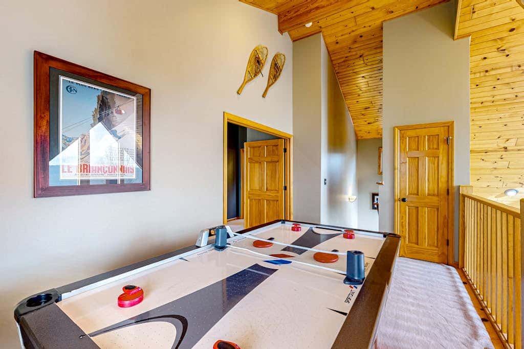 5BR - Chalet - Hot Tub