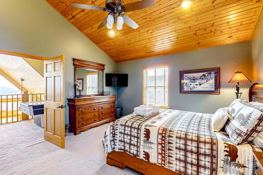 5BR - Chalet - Hot Tub