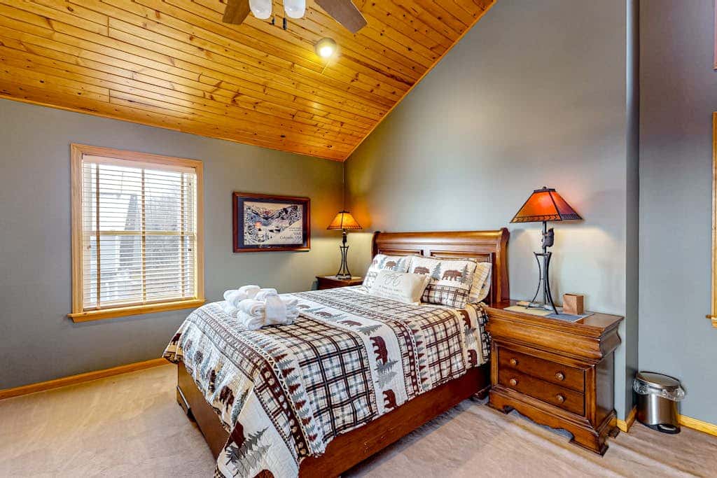 5BR - Chalet - Hot Tub