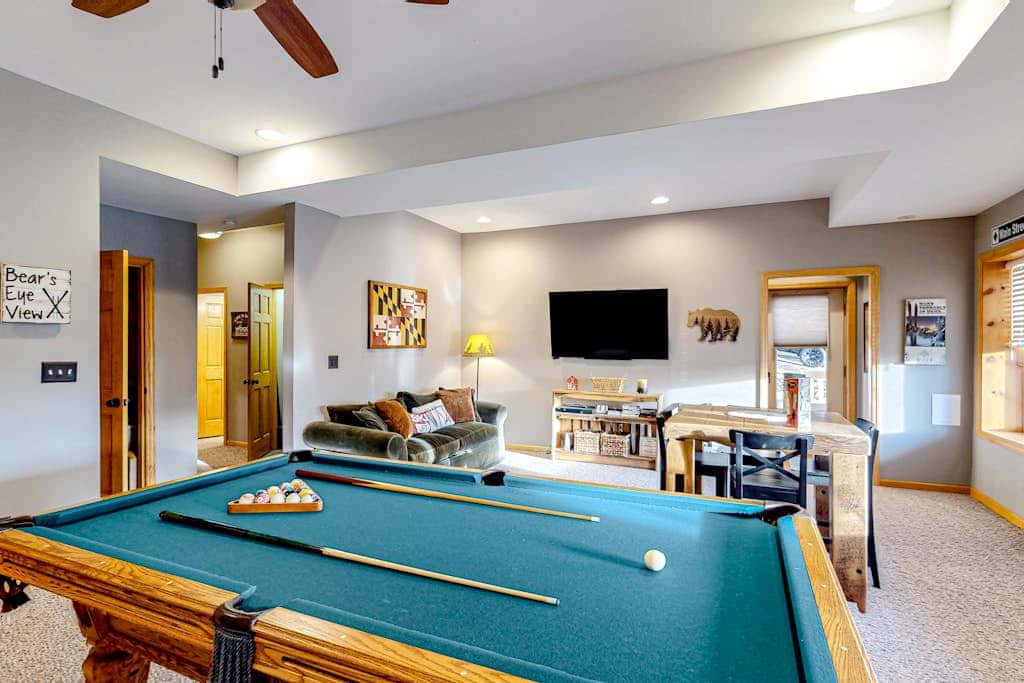 5BR - Chalet - Hot Tub