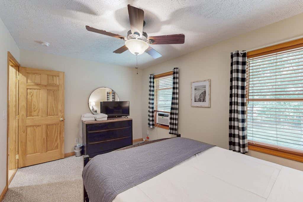 Stylish 4BR Home - LAKE VIEW - Deep Creek Lake