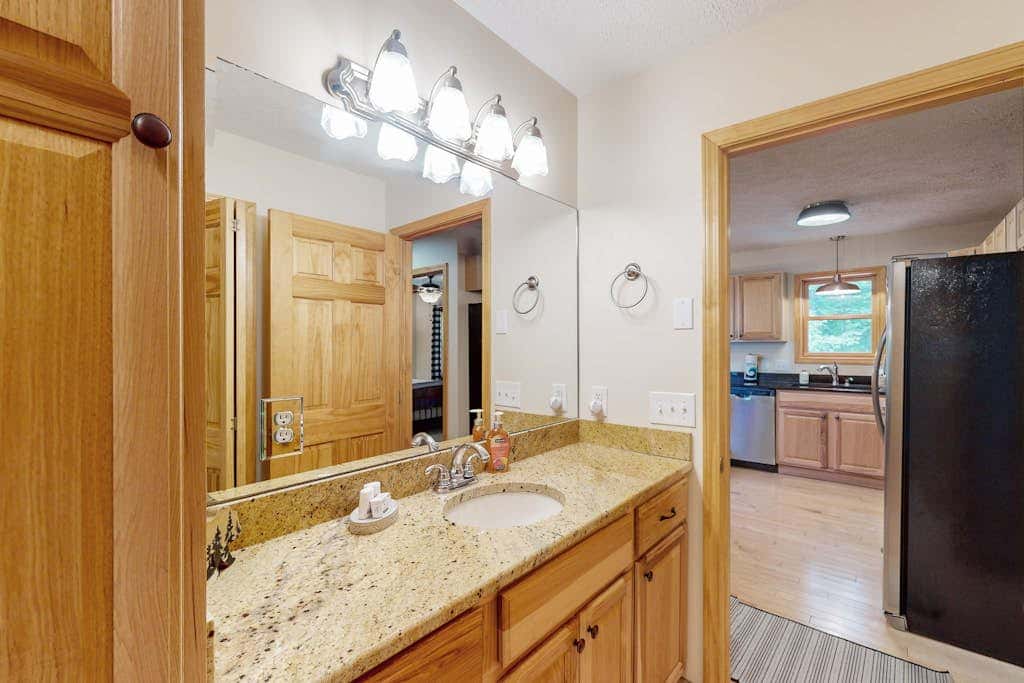 Stylish 4BR Home - LAKE VIEW - Deep Creek Lake