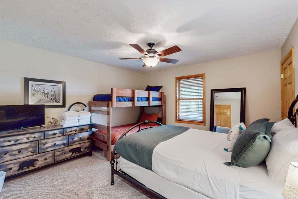 Stylish 4BR Home - LAKE VIEW - Deep Creek Lake