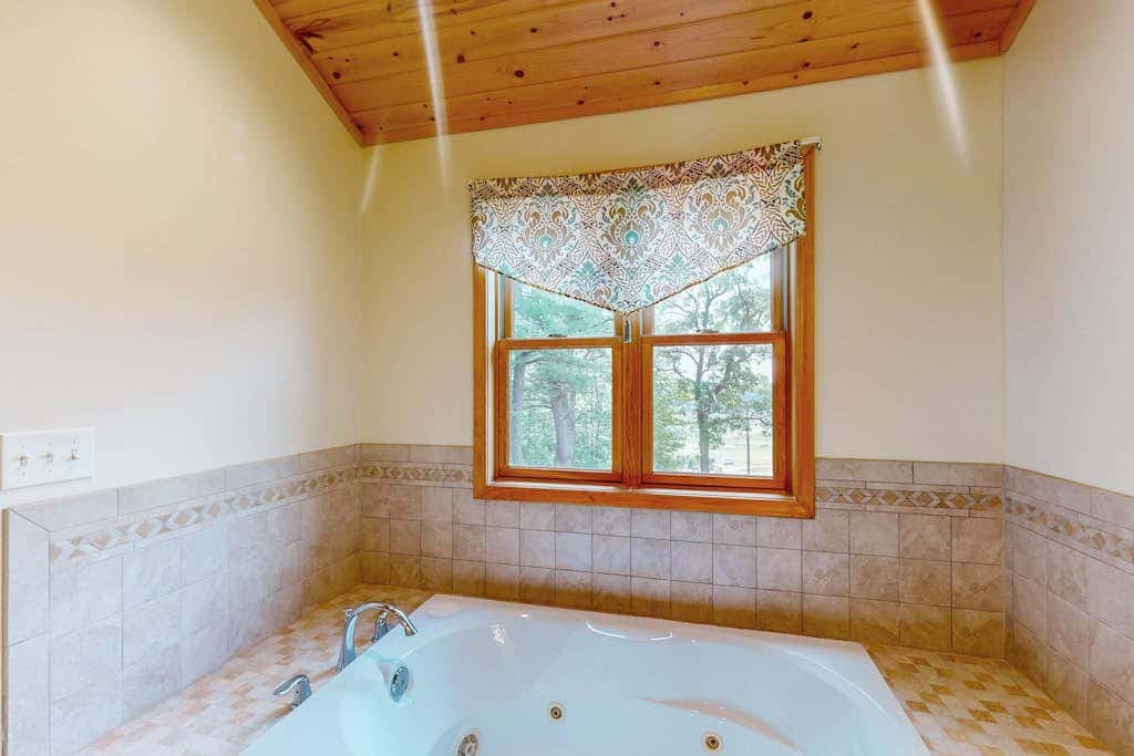 Stylish 4BR Home - LAKE VIEW - Deep Creek Lake