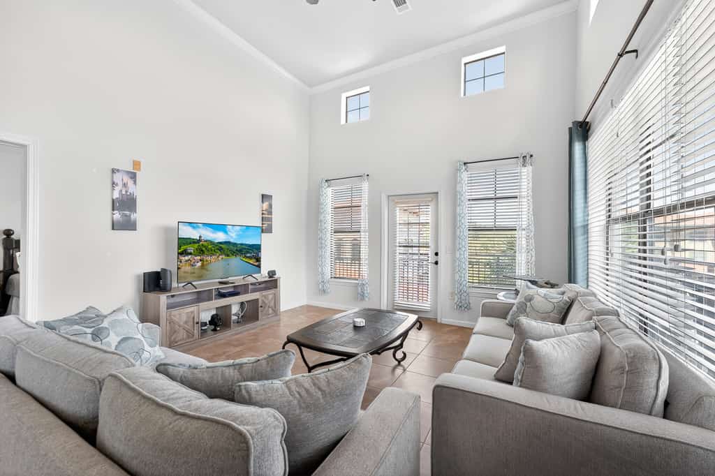 Charming Family-Friendly Condo Near Disney w Pool & Balcony