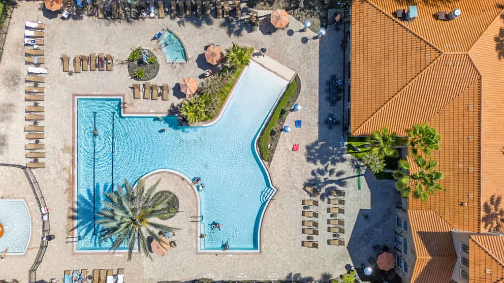 2BR condo with lanai & shared pool, hot tub, gym