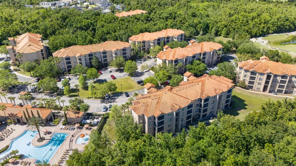 2BR condo with lanai & shared pool, hot tub, gym