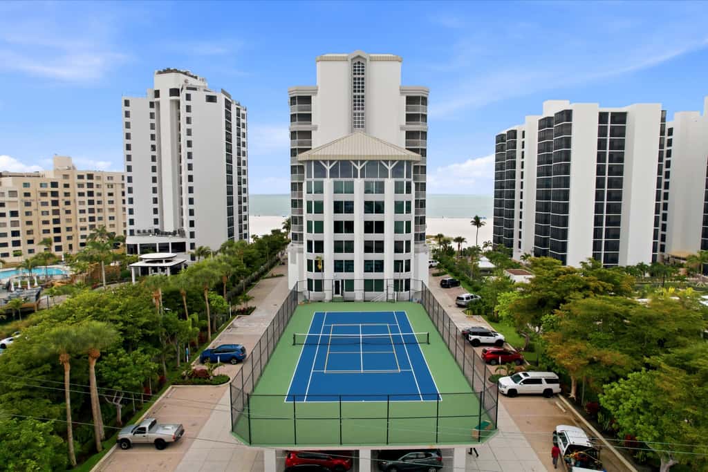 Beachfront Bliss, Cozy Condo with Patio, Pool & Stunning Views!