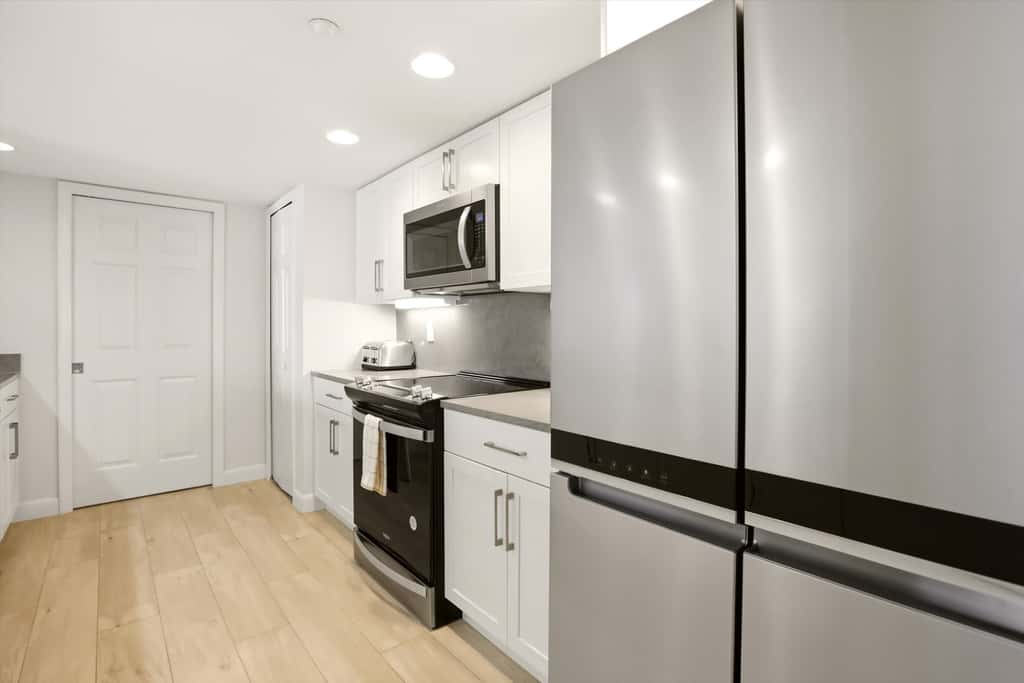 Beachfront Bliss, Cozy Condo with Patio, Pool & Stunning Views!