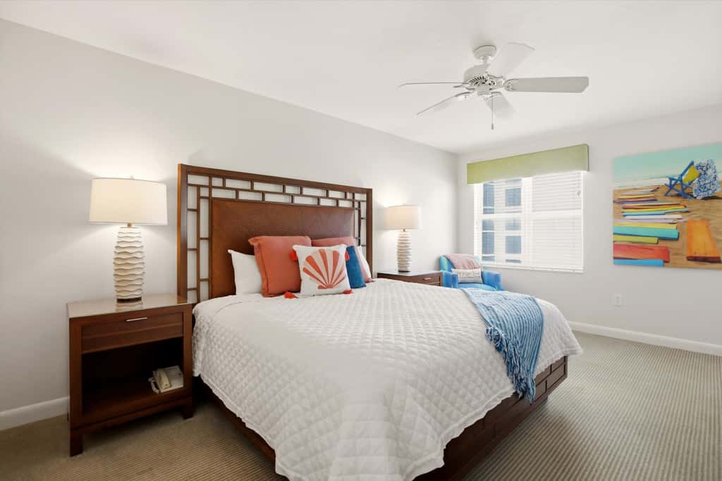 Beachfront Bliss, Cozy Condo with Patio, Pool & Stunning Views!