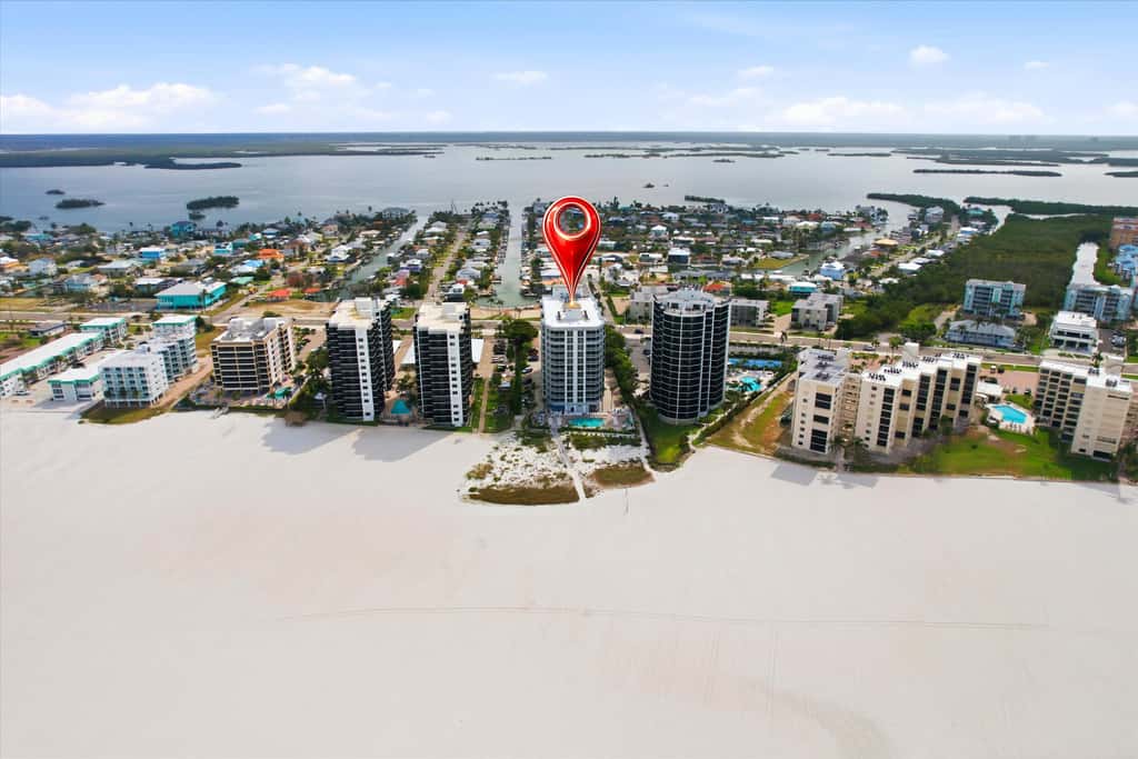 Beachfront Bliss, Cozy Condo with Patio, Pool & Stunning Views!
