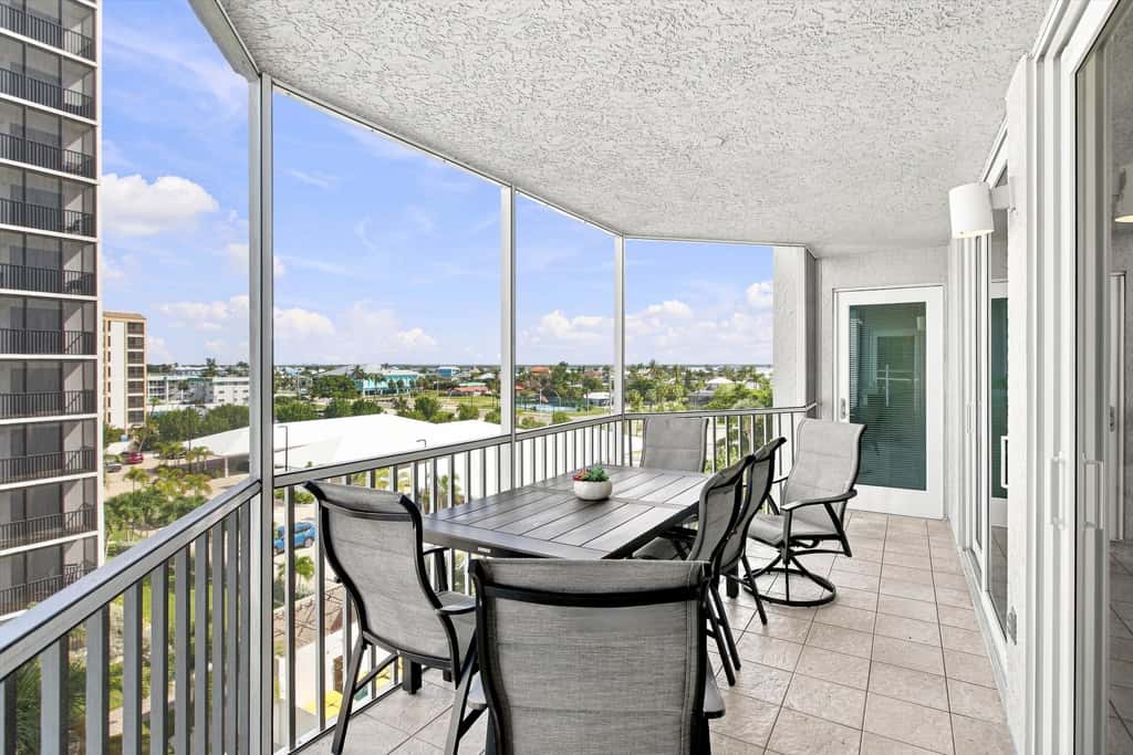 Beachfront Bliss, Cozy Condo with Patio, Pool & Stunning Views!