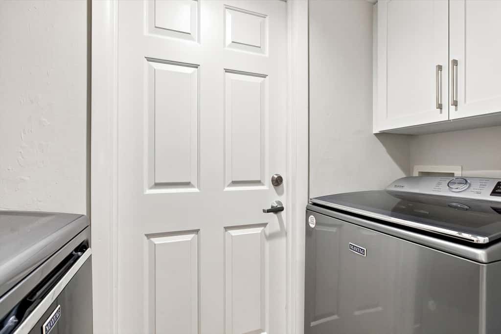 Beachfront Bliss, Cozy Condo with Patio, Pool & Stunning Views!