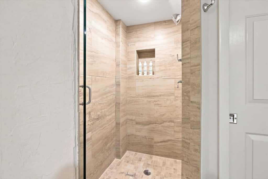 Beachfront Bliss, Cozy Condo with Patio, Pool & Stunning Views!