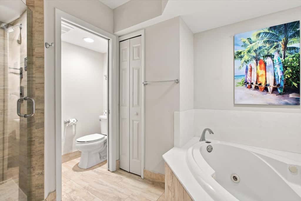 Beachfront Bliss, Cozy Condo with Patio, Pool & Stunning Views!